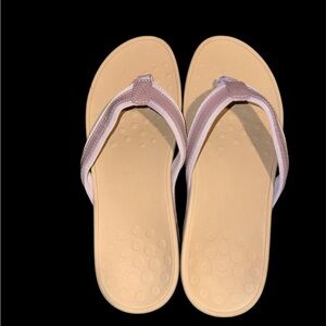 Vionic Purple and Cream Sandals Minimalist Thong Design